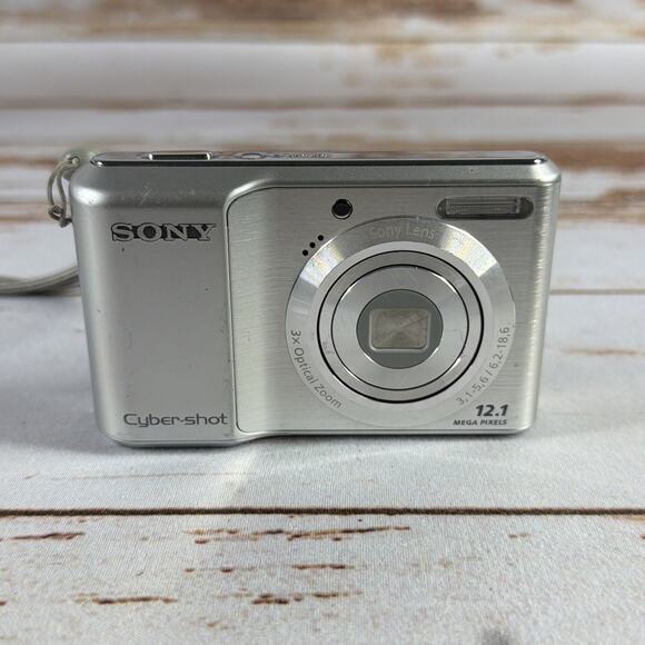 Sony Cyber-shot DSC-S2100 12.1MP Digital Camera Parts/Repair Won’t Power On - Picture 1 of 6